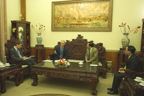 Đại sứ VN tại LB Nga Nguyễn Thanh Sơn tiếp đoàn lãnh đạo tỉnh Ulianovsk