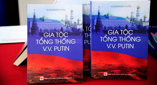 Gia tộc Tổng thống Putin bằng tiếng Việt