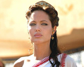 Angelina Jolie vào vai Nữ hoàng nổi tiếng nhất lịch sử Nga