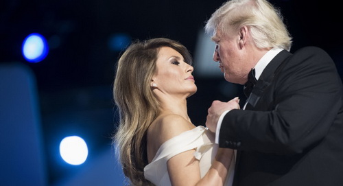 Trump và phu nhân nhảy điệu đầu tiên khai mạc dạ hội nhân lễ nhậm chức