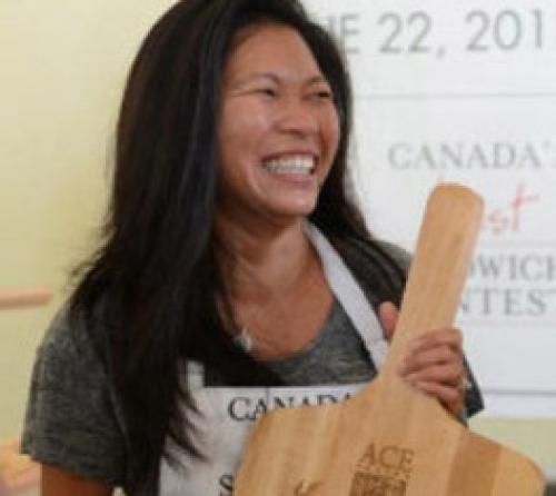 Người phụ nữ vinh danh bánh mì Việt ở Canada