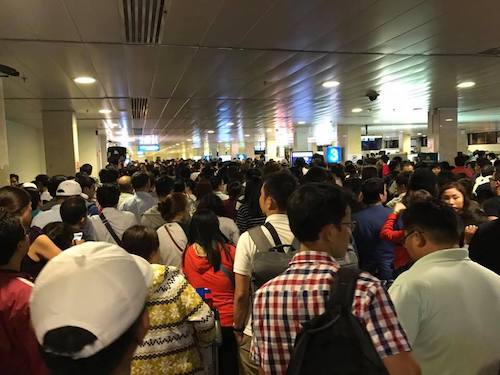 Sân bay Tân Sơn Nhất “gồng mình” đón khách trở về TP.HCM