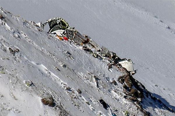 Đội cứu hộ vụ máy bay rơi ở Iran: '30 thi thể nằm la liệt trên tuyết'