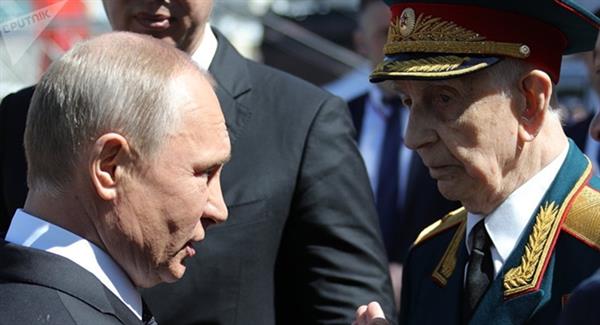 Ứng xử đẹp của Tổng thống Putin tại lễ duyệt binh khiến cư dân mạng nể phục