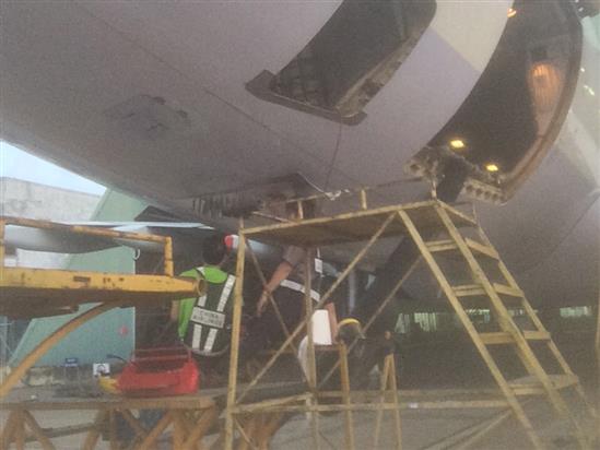 Máy bay China Airlines bị xe đâm ở Tân Sơn Nhất bay không tải về Đài Loan