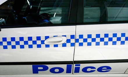 Bé trai 12 tuổi bị bắt khi đang một mình lái xe xuyên Úc
