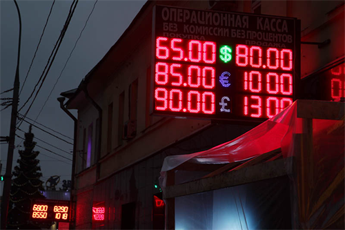 Đồng rúp Nga mất giá mạnh nhất trong 16 năm qua: Người Việt âu lo