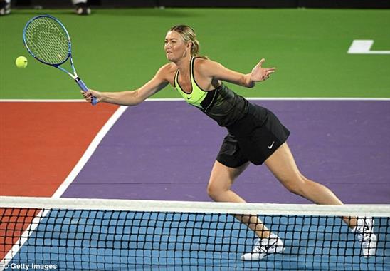 Búp bê Nga Sharapova “thả dáng” trên sân tennis gây quỹ từ thiện