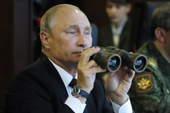 Ông Vladimir Putin đích thân thị sát uy lực của dàn vũ khí tối tân trong Zapad 2017