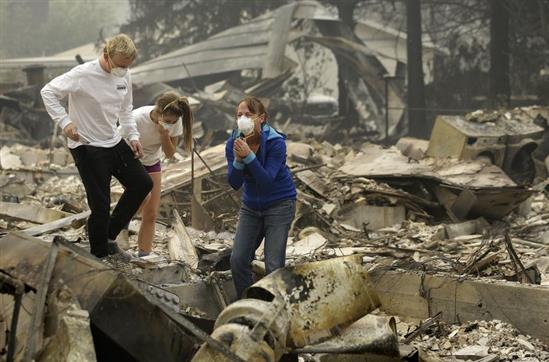 Hàng nghìn ngôi nhà hóa tro tàn trong cháy rừng ở California