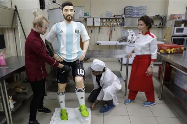 Người Nga tổ chức sinh nhật chu đáo cho Messi