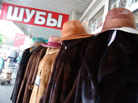 Moskva: Tấn công chợ, kho để cướp áo lông đắt tiền
