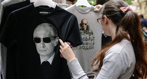 Phát T-shirt in hình Tổng thống Nga tại New York