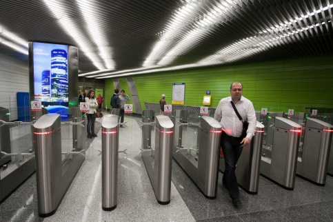 Moskva: Hành khách sử dụng tàu điện ngầm cần lưu ý