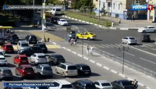 Moskva: Không nhường đường đúng luật, tài xế taxi gây tai nạn nghiêm trọng