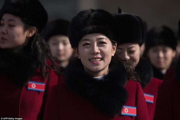 Ngắm nhìn đội cổ vũ xinh đẹp Triều Tiên vừa đổ bộ Hàn Quốc