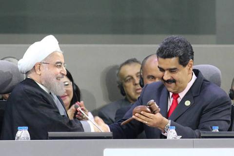 Cân tiền thay đếm ở Venezuela: Cảnh báo cho Iran