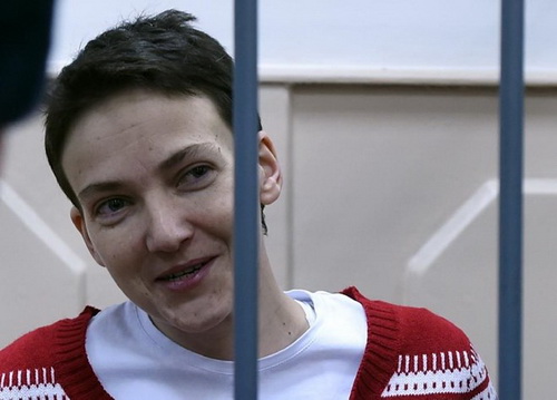 Tòa án Nga xét xử nữ phi công Ukraine với tội danh chỉ điểm