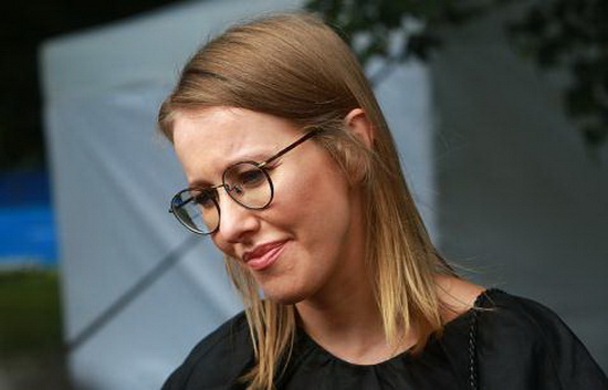 Nữ nhà báo Nga bất ngờ rút khỏi bầu cử tổng thống