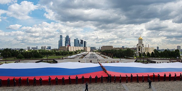 Moskva: Lá cờ Nga khổng lồ ở Công viên Chiến thắng