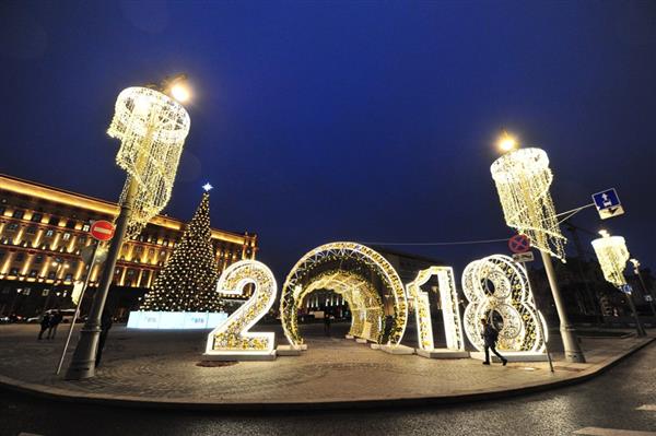 Moskva rực sáng ánh đèn trang trí chào đón Năm mới