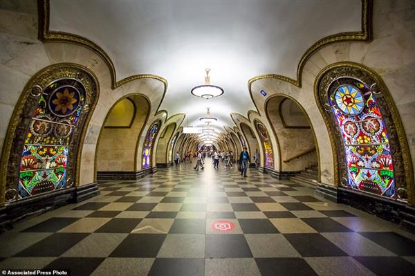 Đến Nga mùa World Cup 2018, chớ bỏ qua kiệt tác ga tàu điện ngầm