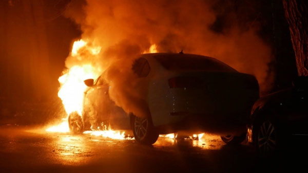 Xe ngoại giao Nga bị đốt cháy ở Ukraine sau vụ đụng độ trên biển Đen