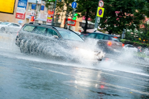Moskva: Mưa lớn khiến giao thông ngưng trệ