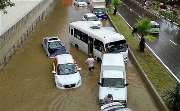 Mưa lớn gây ngập lụt ở Sochi
