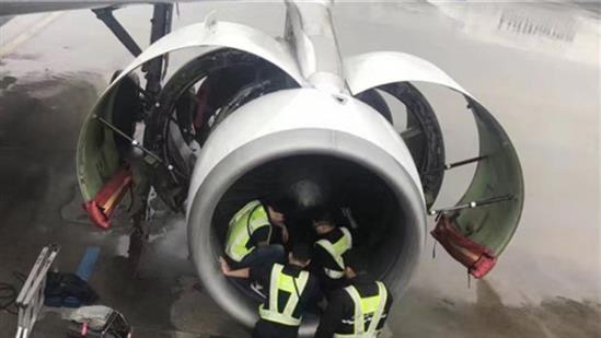 Hành khách Trung Quốc ném đồng xu vào động cơ máy bay để cầu may