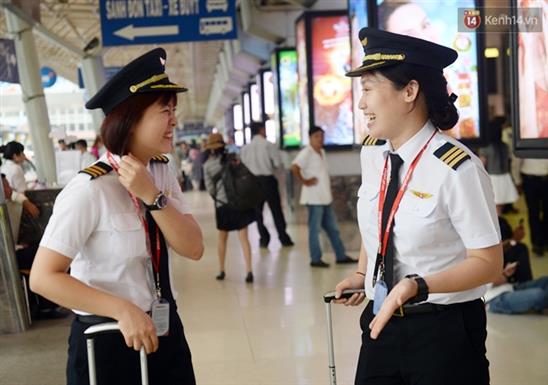 Gặp 2 nữ phi công 9X đầu tiên của hàng không Việt Nam