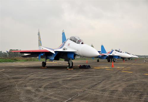 Phi đội Su-30SM ''Tráng sĩ Nga'' uy mãnh tại sân bay Nội Bài