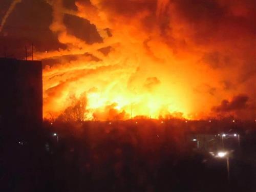 Video cột lửa bao trùm kho đạn lớn nhất Ukraine sau vụ nổ cực lớn