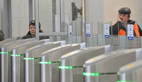 Hệ thống tàu điện ngầm Matxcơva sẽ kiểm tra vé ở lối ra