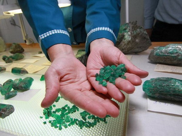 Nga phát hiện đá quý lạ có thuộc tính tương tự kim cương