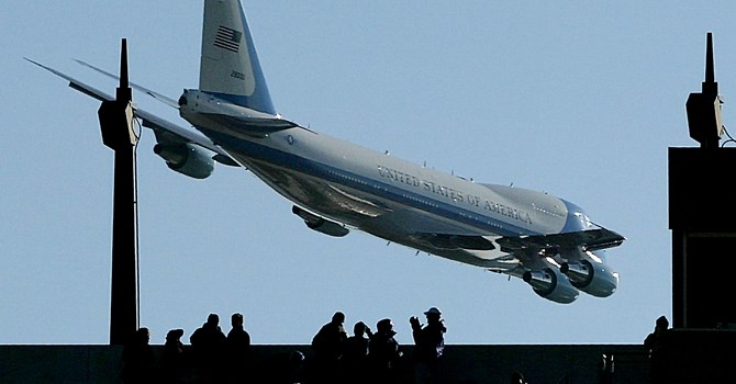 Tin tặc thông báo máy bay Tổng thống Mỹ mất tích ở không phận Nga