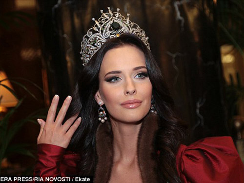 Người đẹp Nga công khai chỉ trích đất nước  tại cuộc thi “Hoa hậu Trái đất”