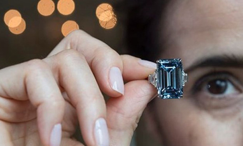 Ngắm viên kim cương xanh quý hiếm bậc nhất giá 57 triệu USD