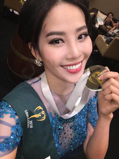 Nam Em bất ngờ giành tiếp huy chương Bạc phần thi Trang phục dạ hội