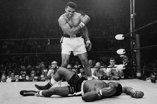 Huyền thoại quyền Anh Muhammad Ali qua đời ở tuổi 74