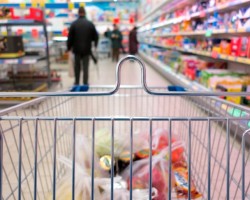 Nga: Doanh thu bán lẻ thực phẩm suy giảm