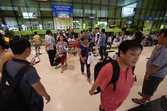 Vì sao sân bay Tân Sơn Nhất nhiễu sóng lạ?