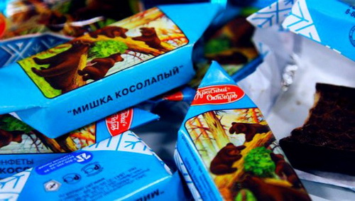 Ukraine cấm nhập khẩu kẹo, phomát và cá Nga