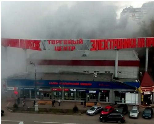 Tận mục trung tâm mua sắm bị cháy nổ ở Nga