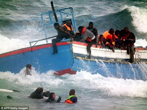 4 con tàu đắm ở Địa Trung Hải, hơn 400 người tị nạn chết đuối
