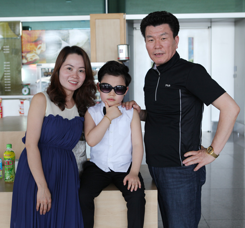 'Psy nhí': 'Cát-xê của em cho 3 ngày về Việt Nam rất lớn'