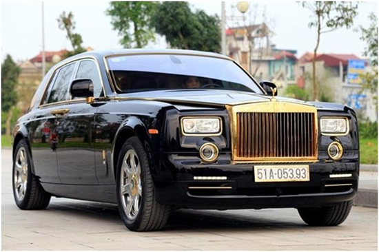 Bộ đôi siêu xe Rolls-Royce Phantom Rồng mạ vàng ”made in Viet Nam”