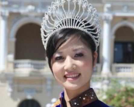Hoa hậu các dân tộc Việt Nam 2011 xin trả vương miện
