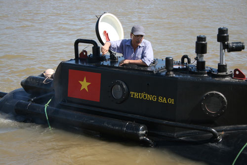 Cận cảnh tàu ngầm tự chế Trường Sa chạy thử nghiệm trên biển
