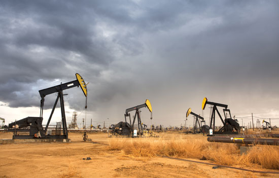 Giá dầu thế giới tăng liên tục 3 tuần do dự trữ của Mỹ sụt giảm